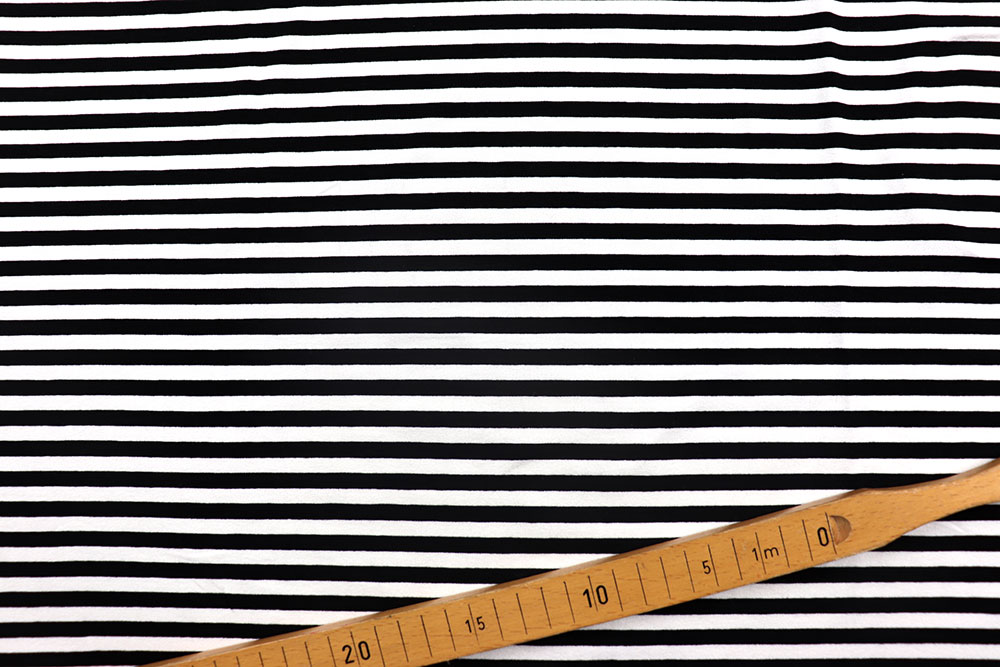 Streifen-Design auf herrlich weichem Jersey aus Viskose und Elasthan - bequem, modisch, zum Top-Preis! Sp155314 Sonderposten NEU Viskosejersey - Querstreifen - Schwarz/Weiß