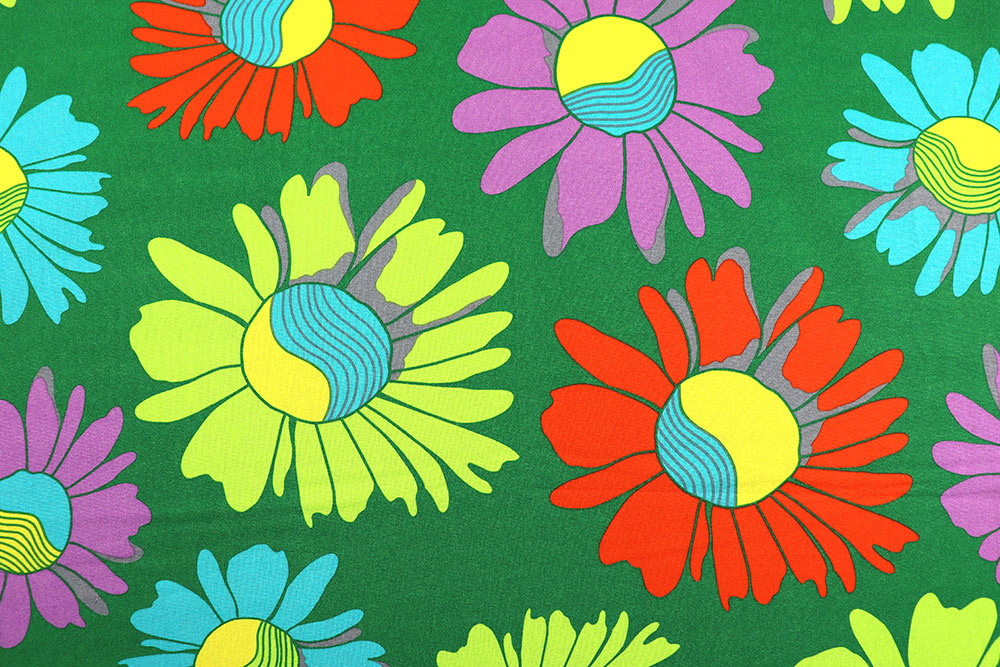 Große Blüten auf reiner Baumwolle - eine knallige Farbenpracht im Stil der 70er! Sp161006 Dekostoff Grosse Blueten S4 Dekostoffe Retro Baumwoll-Dekostoff - Big Retro Flower - Grün