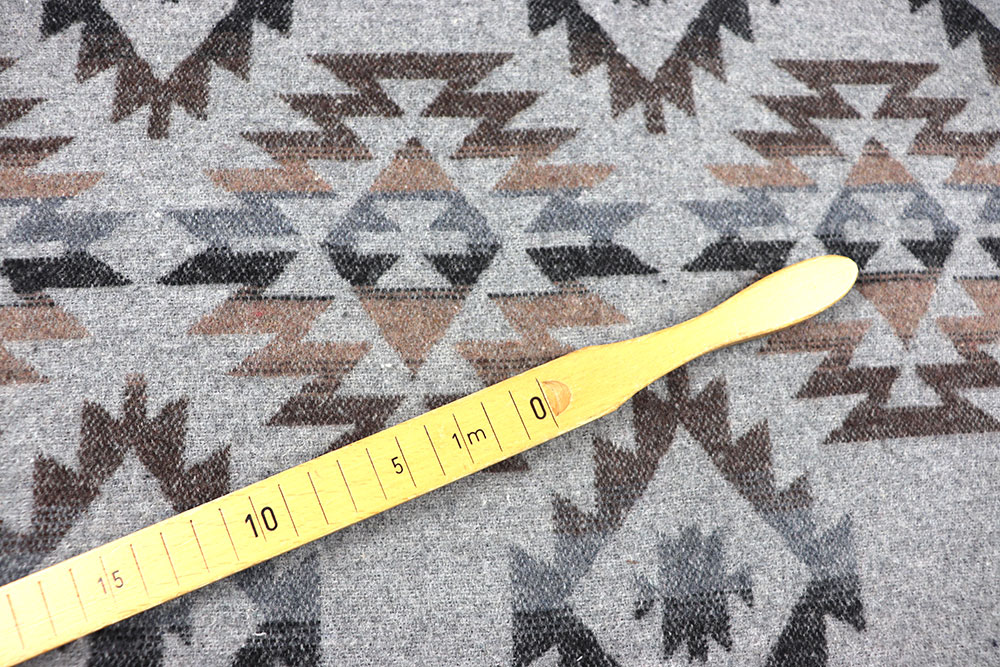 Ethno trifft auf wärmende Gemütlichkeit – der perfekte Stoff mit Charme und Style! Sp168027 Poncho Stoff S4 Jacquardstoffe Poncho-Stoff - Azteca