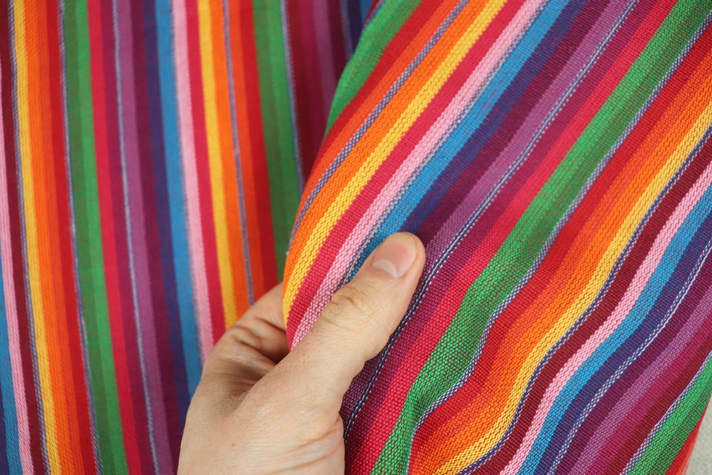 Fester, durchgewebter Stoff mit bunten Streifen für Taschen, Kissen, Liegestühle und mehr Sp168033 Jacquard Streifen Bunt S4 Taschenstoffe Dekostoff - Webstreifen - Sancho Pancho
