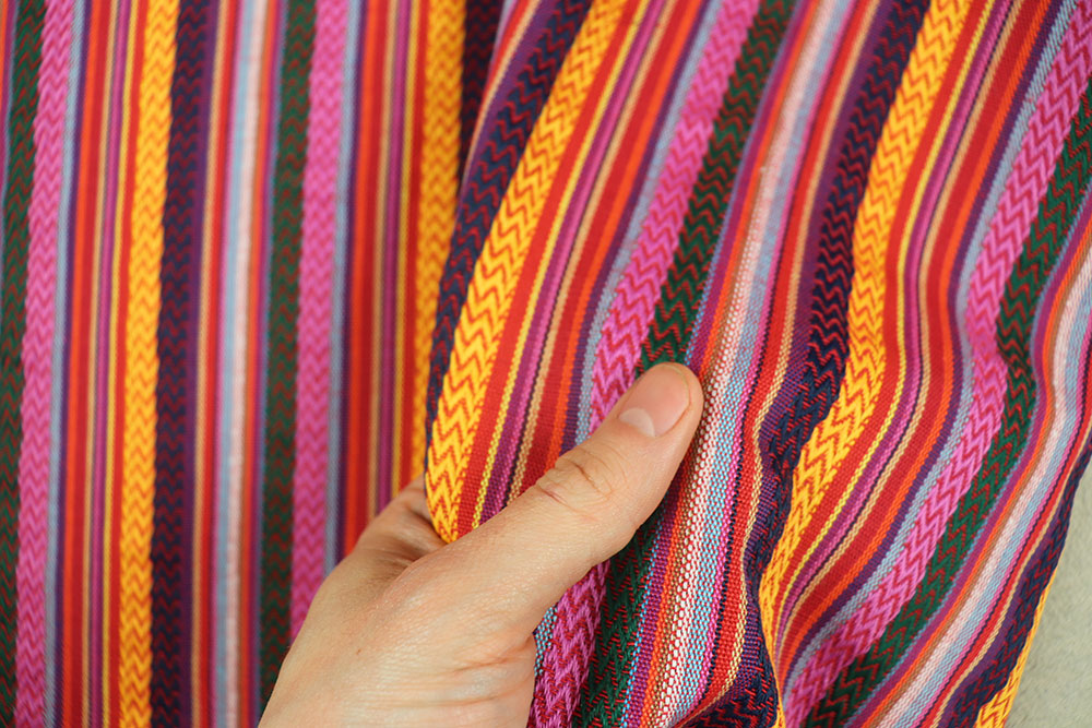 Knallbunte, durchgewebte Ware im mexikanischen Stil - Ponchos, Kostüme, Taschen etc. werden damit zu bunten Hinguckern! Sp168040 Jacquard Streifen Rosa Bunt S4 Mai Jacquard Streifen - Cancun