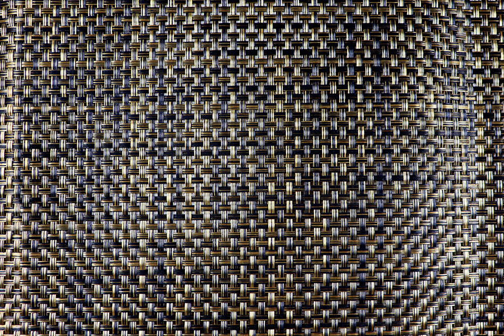 Edler Vinyl in glänzender Optik für Tischsets, Taschen und vieles mehr Sp173006 Vinyl Stoff Flechtoptik Taschenstoffe Kunststoff gewebt - Bronze Vintage