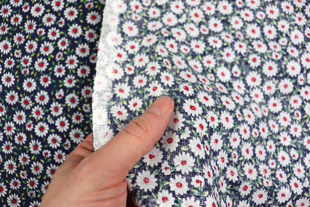 Florale Frühlingsgefühle und Sommerträume auf herrlich weicher Baumwolle Sp174015 Baumwollstoff Gaensebluemchen S4 Baumwolle Blumen Baumwollstoff - Gänseblümchen - Nachtblau