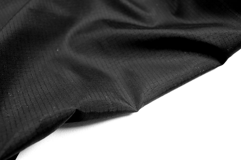 Leichtes, doch starkes Futter mit charakteristischem Ripstop-Karomuster Sp174022 Ripstop Futter Futterstoffe Futterstoff Ripstop reißfest - Schwarz
