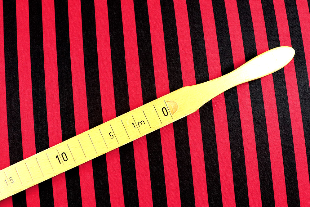 Klassisches Streifenmuster auf 90 cm breiter Ware aus reiner Baumwolle Sp174061 Baumwollstoff Streifen Rot Schwarz S4 Baumwolle Streifen Baumwollstoff - Streifen - Rot/Schwarz