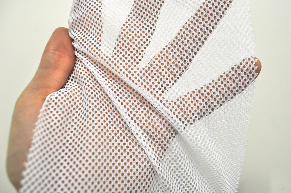 Weißer Netzstoff, der insbesondere bei der Herstellung von DIY-Taschen und -Rucksäcken der ideale Helfer ist Bk6341 Taschen Netzstoff Weiss Taschenstoffe Taschen-Netzstoff - Weiß
