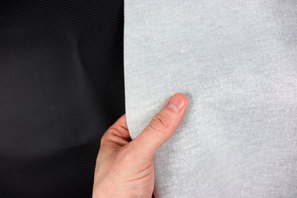 Kunstleder in glänzender Carbon-Optik mit tollen Eigenschaften, wie z.B. flammhemmend, lichtecht, wasserdicht, etc. Tg1041 Kunstleder Techno Schwarz S4 Sonderposten Kunstleder Kunstleder - Techno-Look - Carbon-Style