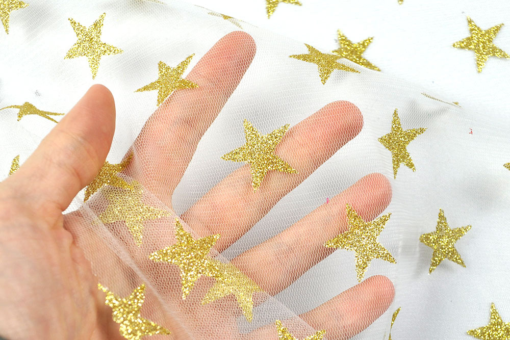 Feiner, weicher Tüll mit glänzenden Sternen - ein Traumstoff zum Träumen! Wn5300 Tuell Sterne Effektstoffe Tüll - Glänzende Sterne