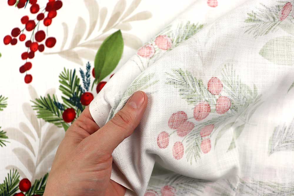 Festliche Beerenzweige und Tannengrün – ein stimmungsvoller Baumwollstoff für Winter und Weihnachten. Wn5337 Weihnachtsstoff Mistelzweige S4 Dekostoffe Pflanzen Baumwoll-Dekostoff - Mistelzweig