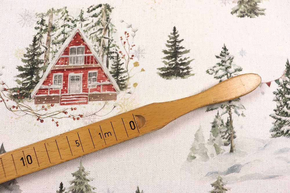 Hüttenzauber zum Vernähen: Mit verschneiten Tannen, roten Blockhütten und Winterwald-Flair zieht Gemütlichkeit direkt bei dir ein! Wn5343 Weihnachtsstoff Winter Haus S4 Recycling-Stoffe Recycling-Dekostoff - Winter Lodge