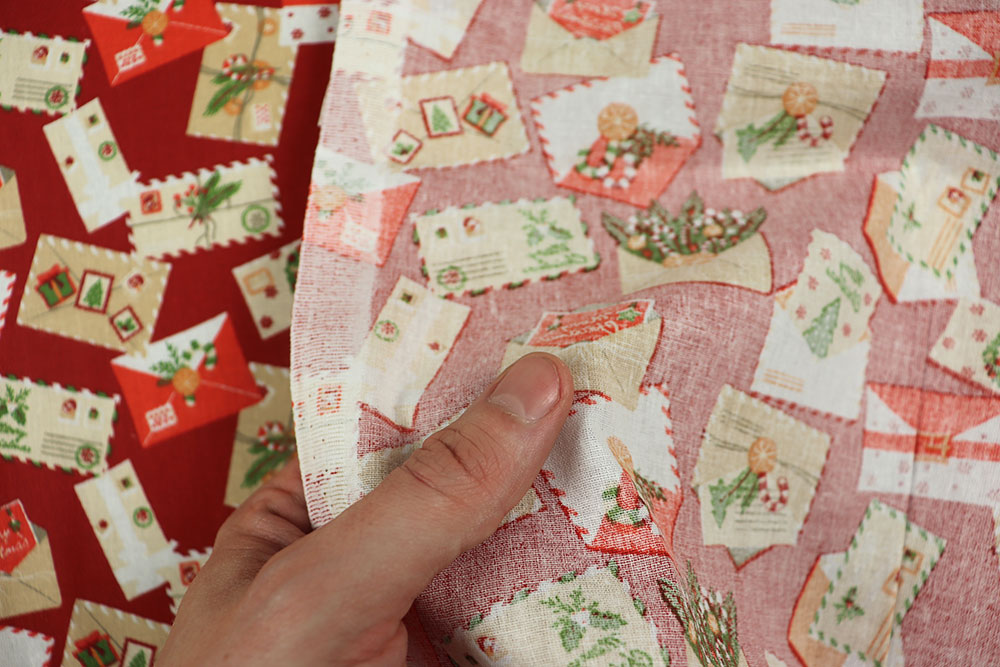 Ho ho ho - schicken Sie Grüße zum Nordpol und erfreuen Sie sich an diesem festlich-bunten Baumwollstoff! Wn5367 Weihnachtsstoff Briefe S4 Weihnachten Weihnachtsstoff Baumwolle - Briefe