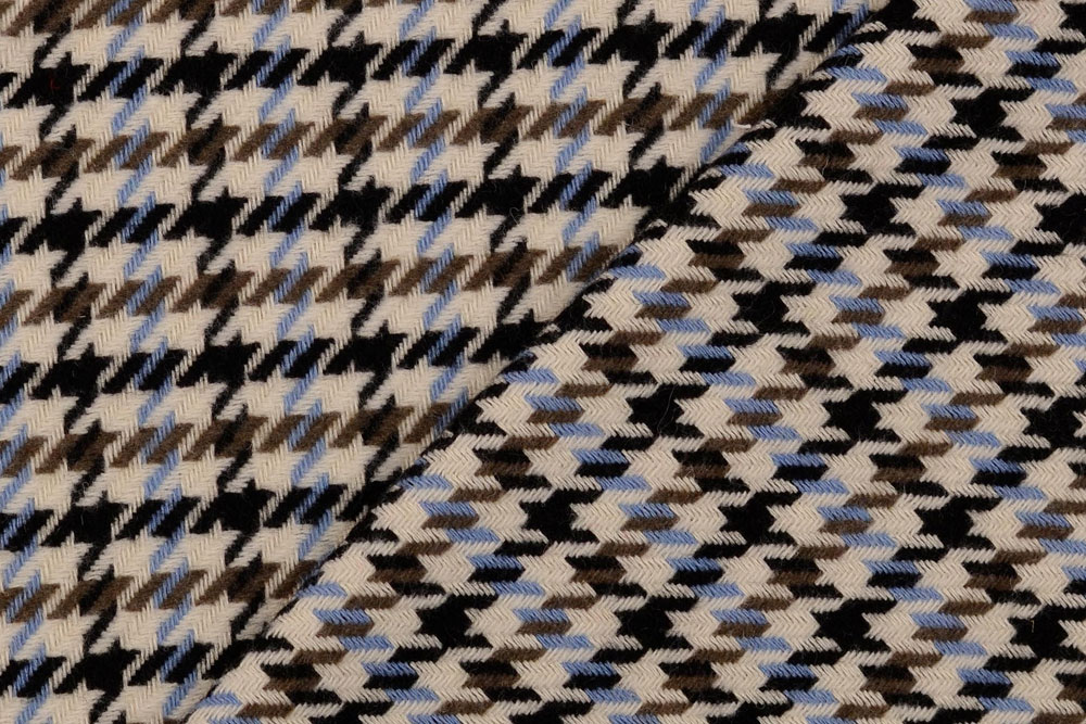 Zeitloser Hahnentritt mit feinem Farbakzent – ideal für elegante Jacken, Röcke, Westen und stylische Accessoires. Wo1048 Tweedstoff Hahnentritt Blau Karo / Schottenkaro Tweed-Stoff - Old Town - Blau
