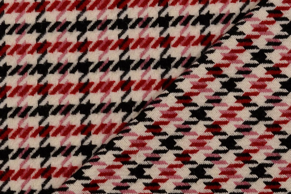 Zeitloser Hahnentritt mit feinem Farbakzent – ideal für elegante Jacken, Röcke, Westen und stylische Accessoires. Wo1048 Tweedstoff Hahnentritt Rot Karo / Schottenkaro Tweed-Stoff - Old Town - Rot