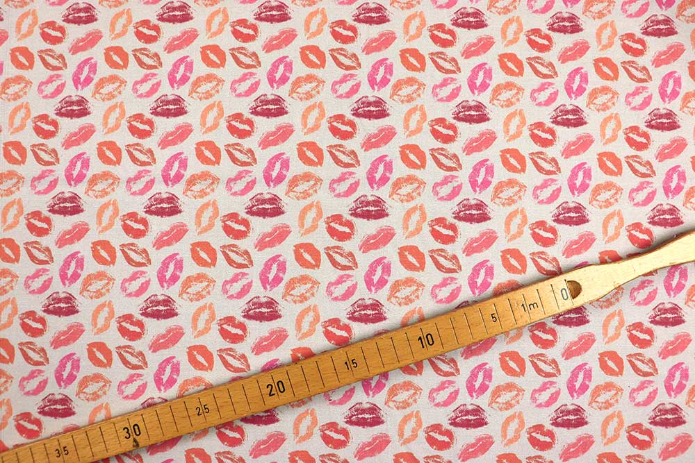 Weicher, sehr angenehmer Baumwollstoff mit flippigem Kussmund-Muster Baumwollstoff Kuss Lippen S4y Baumwolle sonstige Baumwollstoff - Sweet Kiss