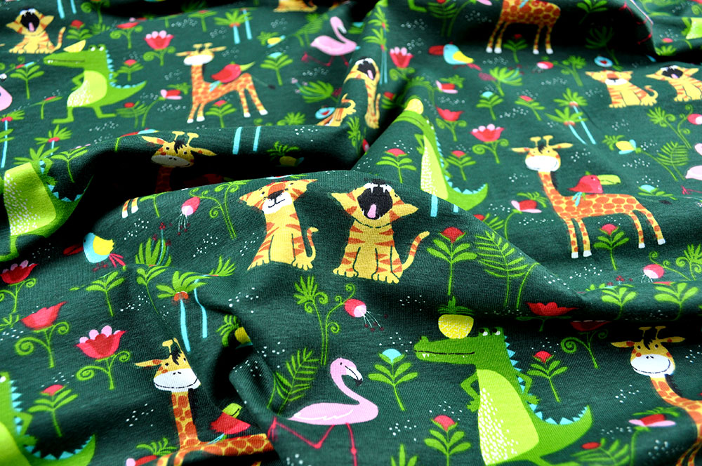 Im Dschungel wird wild gespielt! Dieser niedliche Jersey bringt nicht nur Kinderaugen zum Leuchten Bk6371 Jersey Baby Tiere Dschungel Kinder Jungle Playtime - Jersey-Stoff