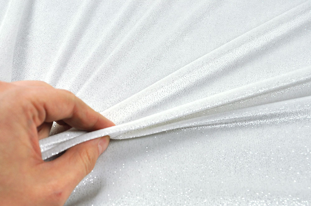 Pannesamt in absoluter Premiumqualität - super elastisch, herrlich geschmeidig, in glitzernder Optik! Bk6915 Tanzkleiderstoff Glitzer Weiss Festliche Stoffe Pannesamt-Abendkleiderstoff - Weiß