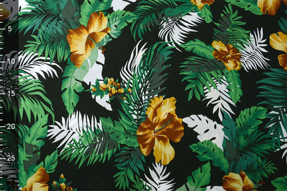 Fließend fallender Viskosestoff mit exotischem Pflanzenmotiv und goldenen Blüten Bk7558 Viskosestoff Golden Jungle S4 bedr. Bekl. Stoffe Viskosestoff - Golden Jungle