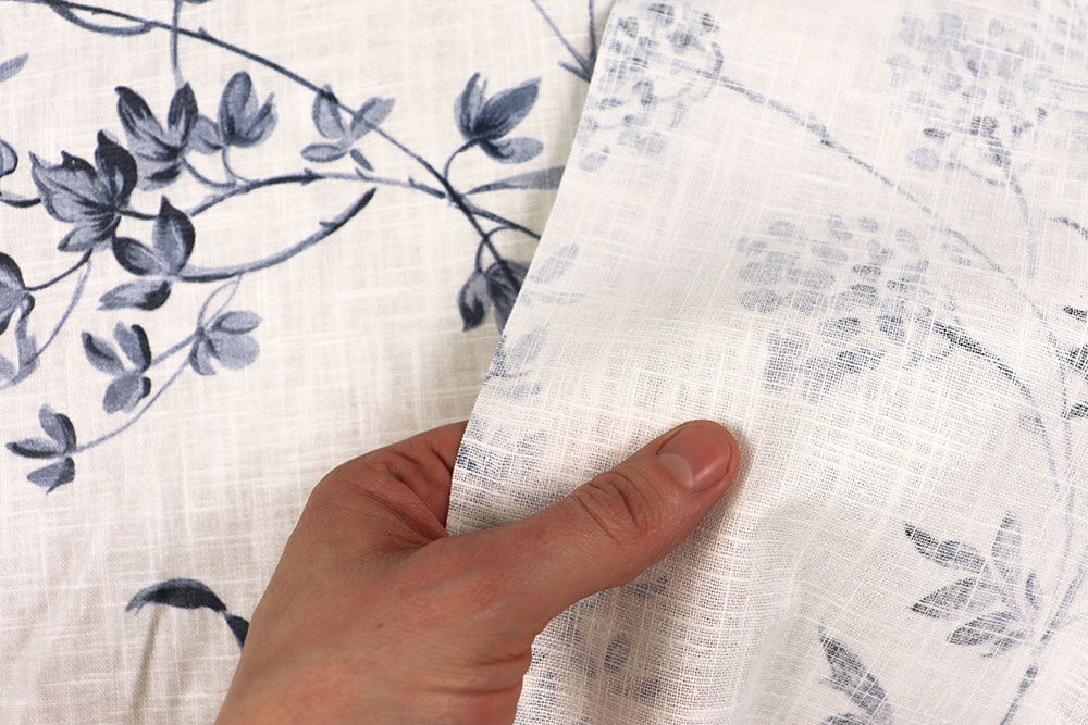 Zartes Farn-Motiv auf acrylbeschichtetem und dadurch fleckabweisendem Ramie-Stoff Bk7713 Ramie Beschichtet Blaue Ranken S4 Dekostoffe Blumen Ramie-Stoff - beschichtet - Farina