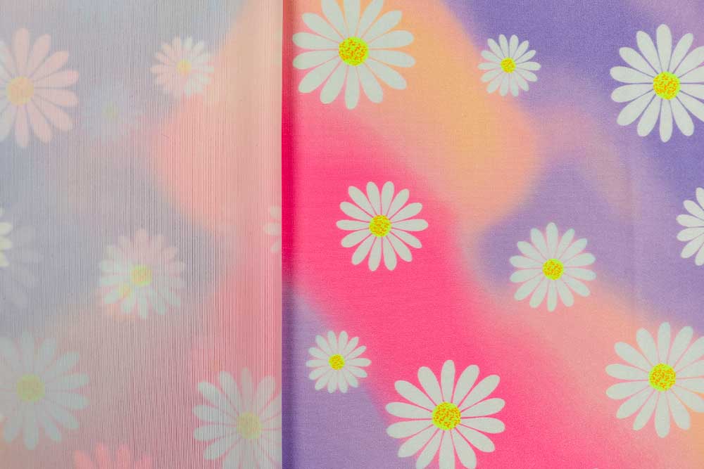 Schöner Farbverlauf mit kleinen Blüten auf hochelastischem Jersey - ideal für figurbetonte Kreationen! Bk7736 Badeanzugsstoff Lycra S4y Mitlogo Badeanzugstoffe / Lycra Badeanzugstoff - Rainbow Flowers