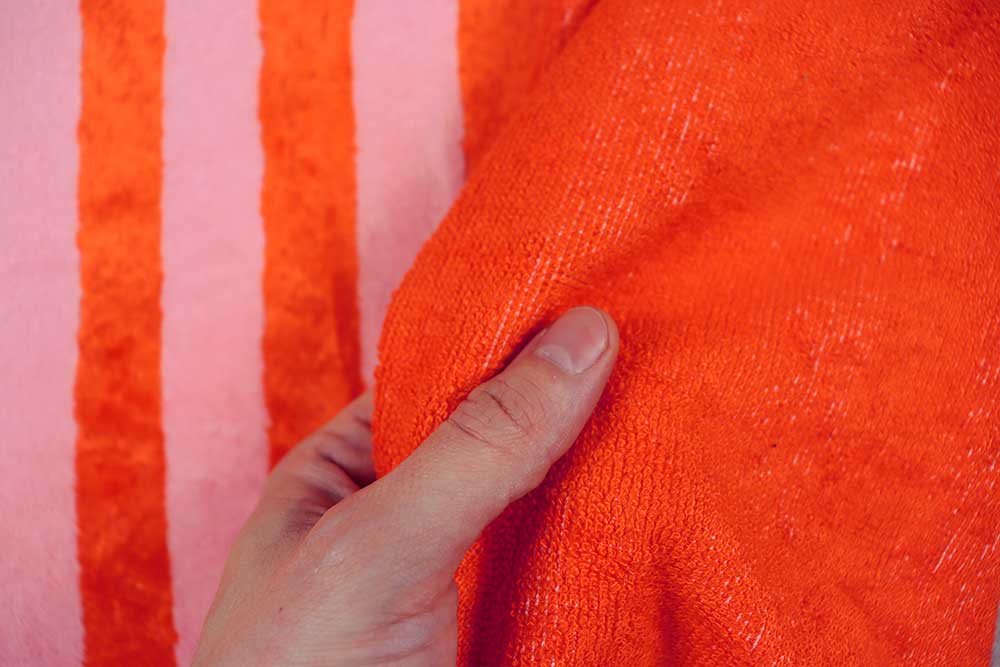 Herrlich weicher Frottee mit Bambus- und Baumwollanteil - klassisch gestreift und pflegeleicht! Bk7789130 Bambus Frottee Streifen Orange Rosa Frotteestoffe Bambus-Frottee - Mandarine