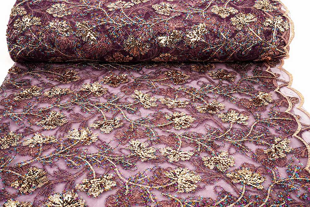 Feines Mesh mit opulenter Pailletten-Stickerei und Bordüre - Luxus und Glamour pur! Bk8009 Mesh Bestickt Bordeaux 1 Pailletten Stoffe Mesh bestickt - Gold-Pailletten - Aubergine