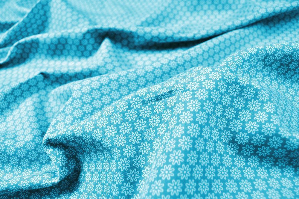 Schöner Stoff aus reiner Baumwolle in frischen Farben, den feine Sternblüten zieren Co6176 Bluemchen Baumwollstoff Blusenstoffe Baumwollstoff - Sternblüten - Türkis/Weiß
