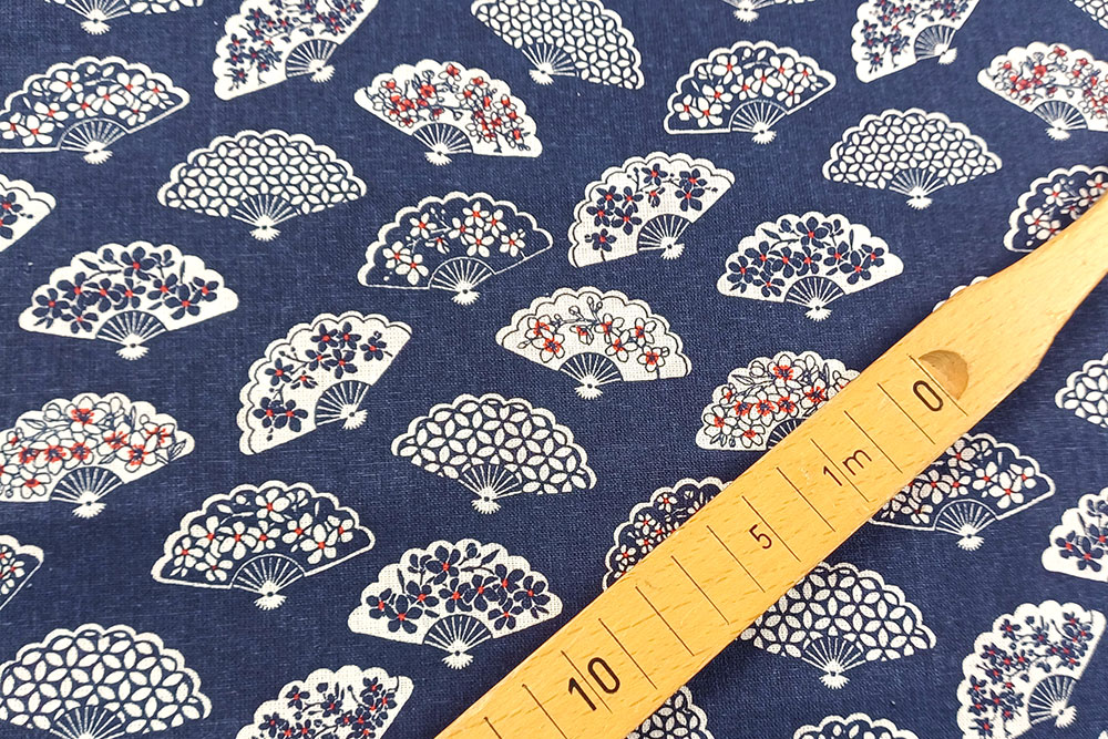 Japan-Feeling für daheim: Feiner Cretonne für kreative Köpfe Co6826 Baumwollstoff Asia Faecher S4 bedr. Bekl. Stoffe Baumwollstoff Asia - Fächer