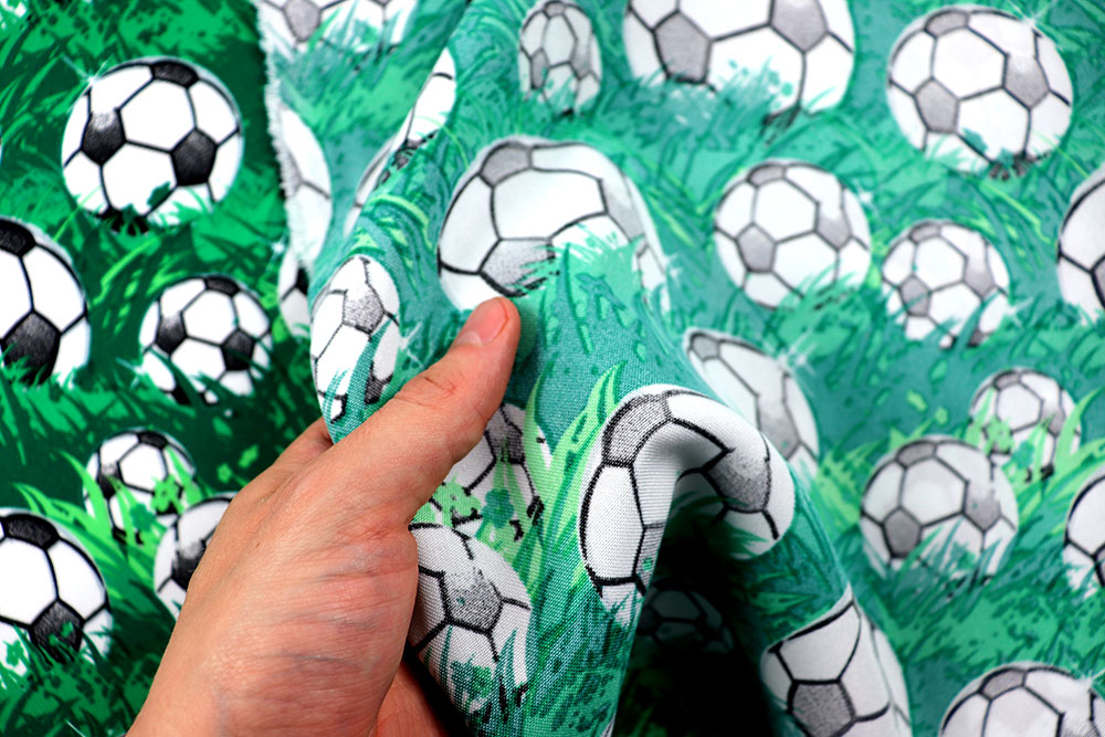 Die nächste WM kommt bald - klassischer Allrounder mit coolem Fußballmuster! Co6877 Universalstoff Fussball Rasen S4 Kinderstoffe Universalstoff - Fußball-Wiese