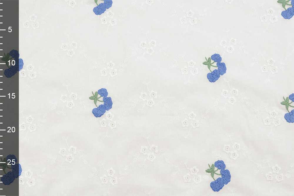 Reiner Baumwollstoff mit zarten Kirschen-Stickereien in Blau - ein traumhaftes Material für romantische Projekte! Co6905540 Baumwollstoff Blumenstickerei Blau S4 Dirndlstoffe Baumwollstoff Kirschen-Stickerei - Blau