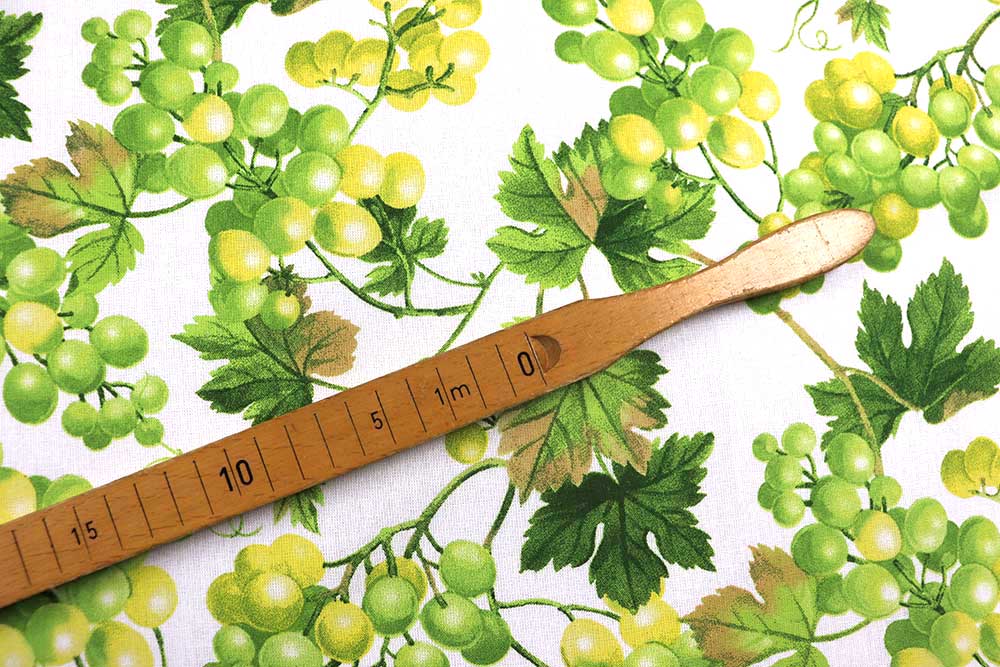 Reine Baumwolle für den Weinberg daheim - farbprächtiger Stoff mit frischem Motiv Co6946 Baumwollstoff Weintrauben S4 Baumwolle Obst+Gem. Baumwollstoff - Weintrauben