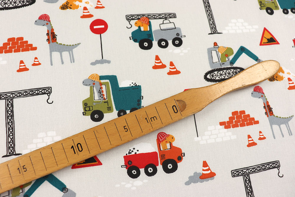 Niedlich bedrucktes Allround-Talent für Kleidung wie Deko, ideal für kindgerechte Kreationen Co6957 Baumwollstoff Dino Baustelle S4 Baumwolle Kinder Kinderstoff - Dino-Baustelle