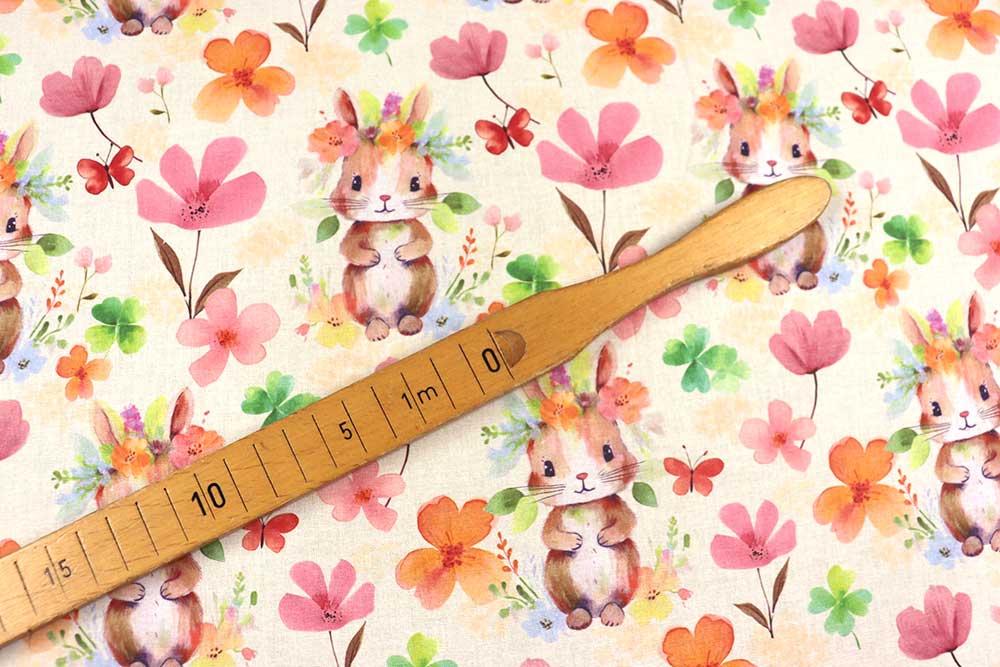 Digital bedruckte Baumwolle mit einem mega knuffigen Design, das nicht nur zu Ostern Freude bringt! Co6972 Baumwollstoff Hasen S4 Digital-Drucke Baumwollstoff Digital - Blumen-Hasi