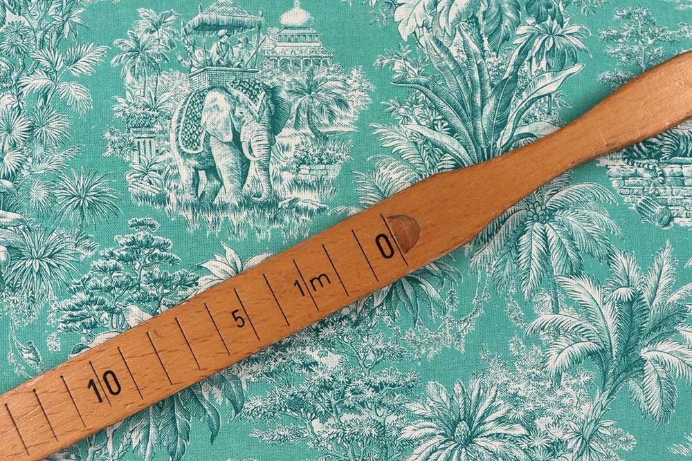 Toile de Jouy mal anders: Edler Cretonne mit Ethno-Motiv in ausgefallener Farbkombi! Co6997 Baumwollstoff Toile De Jouy Tuerkis S4 Dekostoffe Toile de jouy Baumwollstoff - Toile de Jouy - Mayani Aqua