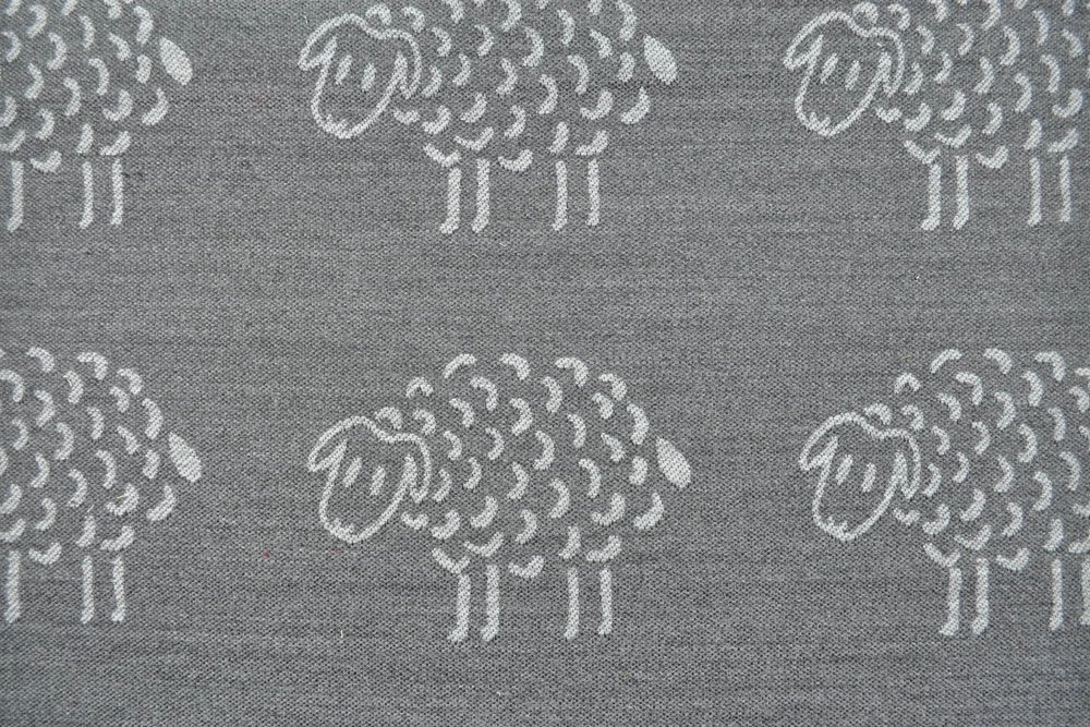 Weicher Wende-Jacquard mit flauschigen Schafen in Hellgrau und Grau Ds1842970 Jacquard Dekostoff Schafe Dunkelgrau S4 Dekostoffe Jacquard Wende-Jacquard - Kuschelschafe - Grau/Hellgrau