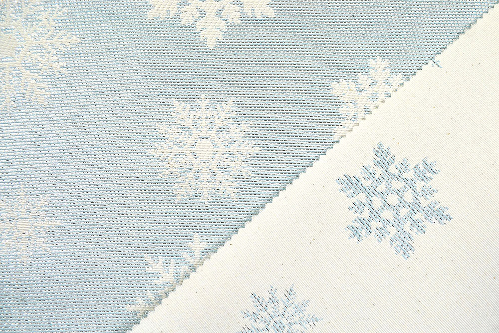 Herrlich funkelnder Deko-Jacquard - wirkt wie frischer Schnee, geküsst vom Sonnenschein! Ds2336 Dekostoff Glitzer Schneekristalle Hellblau Weihnachten Sonstige Jacquard - Glitzerflöckchen - Hellblau