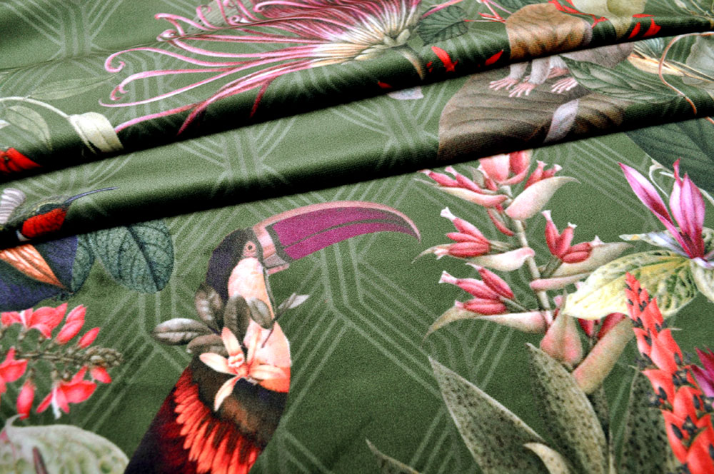 Digital bedruckter Premium-Samt mit opulentem Motiv, das Ihre Kreationen in echte Kunstwerke verwandelt! Ds2349 Dekostoff Samt Digitaldruck Kolibri Dschungel Samt Samt-Dekostoff - Digitaldruck - Kolibri-Dschungel