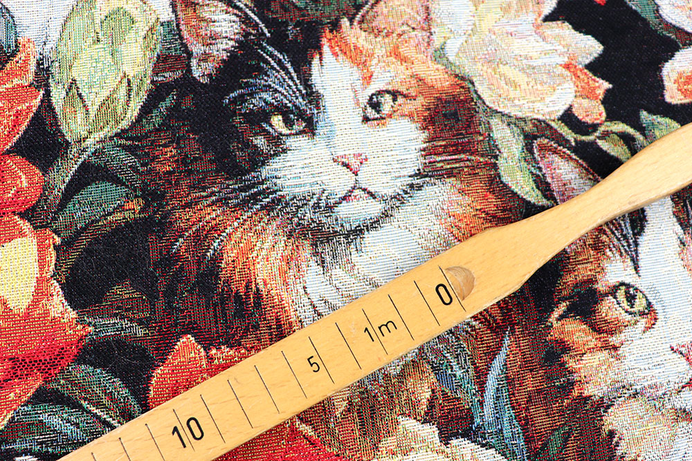 Ein floraler Katzentraum auf edlem, schwerem Gobelin - ideal für Blumen- und Tierfans! Ds2519 Gobelin Katzen Dekostoffe Blumen Dekostoff Gobelin - Katzen und Blumen