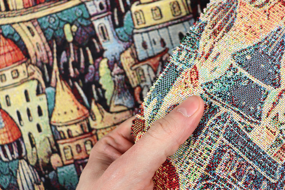 Dieser farbenfrohe Gobelin nimmt Sie mit auf eine Reise in eine mystische Welt voller Zauberhäuser und Schlösser Ds2522 Gobelin Zauber Stadt Dekostoffe City Dekostoff Gobelin - Magische Stadt