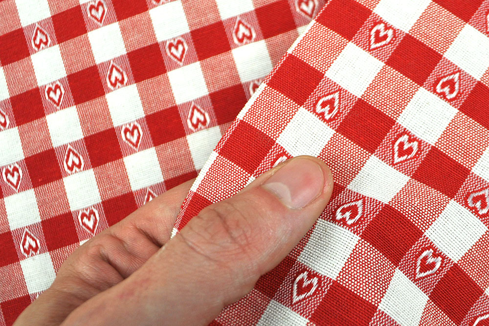 Klassischer Vichy-Karo-Stoff mit kleinen Herzen in Überbreite in wunderschönen Farben Ds3289 Dekostoff Ueberbreit Vichy Karo Herzen Rot S4 Karos - 280 cm Dekostoffe Dekostoff - Vichy-Herzen - 280 cm breit - Rot