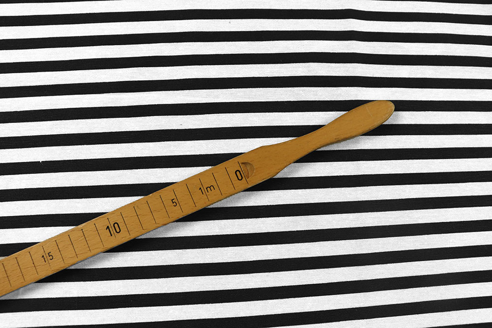Streifen auf überbreiter Meterware - simpel, aber effektiv - toll zu kombinieren und absolut zeitlos! Ds3334 Dekostoff Querstreifen S4 Streifen - 280 cm Dekostoffe Dekostoff - Querstreifen - Schwarz/Weiß - 280 cm