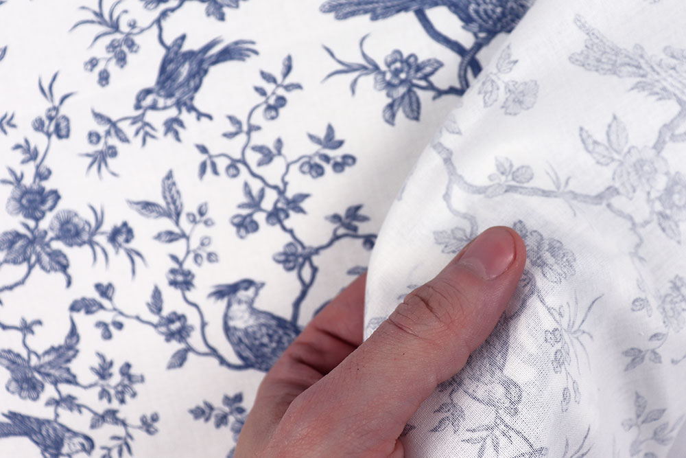 Reine verstärkte Baumwolle mit detailreichem Motiv im nostalgischen Gewand Ds3379 Dekostoff Toile De Jouy Voegel S4 Dekostoffe NEU  Renforcé-Baumwolle - Toile de Jouy Birds - 280 cm
