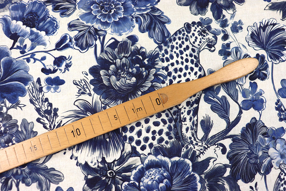 Toile de Jouy mal anders - absolut animalisch! Digitaldruck auf schwerem, robustem Canvas aus reiner Baumwolle Ds4097 Dekostoff Tiger Toile De Jouy Blau S4 Toile de Jouy Dekostoff Premium - Leopard Toile