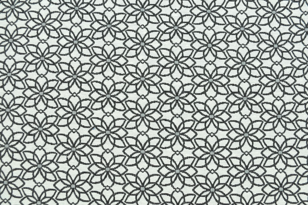 Sehr edel wirkender Dekostoff mit wunderschönem Blüten-Design Ds5932970 Jacquard Dekostoff Blueten Weiss Grau S4y Taschenstoffe Jacquard-Dekostoff - Saint Lucia - Weiß