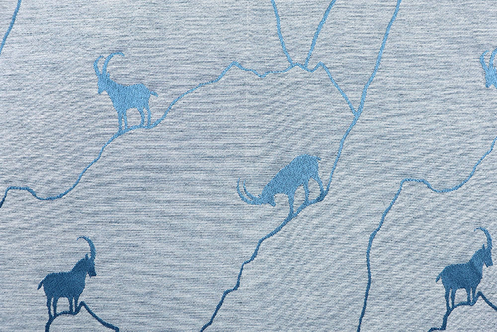 Ein Hauch der Alpen für daheim! Dieser hochwertige Deko-Jacquard sorgt für echte Landhaus-Stimmung! Ds5981540 Dekostoff Steinbock Blau Vorhang Dekostoffe Landhaus Dekostoff Jacquard - zweiseitig - Alpen-Steinbock - Blau