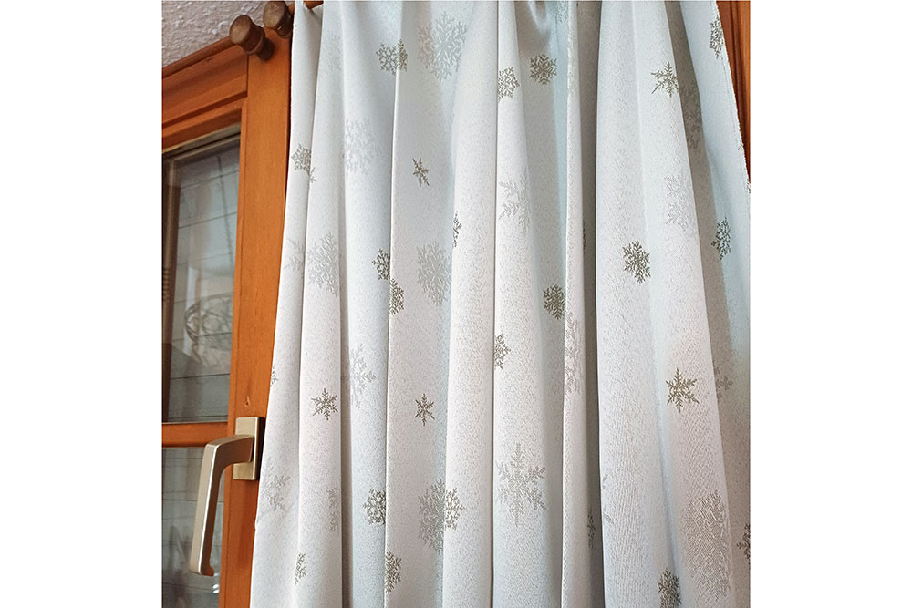 Edler Gardinen- und Dekostoff für winterlich-heimelige Atmosphäre Ds6047 Jacquard Schneekristalle Eisblau S4 Weihnachten Sterne Dekostoff Jacquard - zweiseitig - Schneekristall - Eisblau/Hellblau