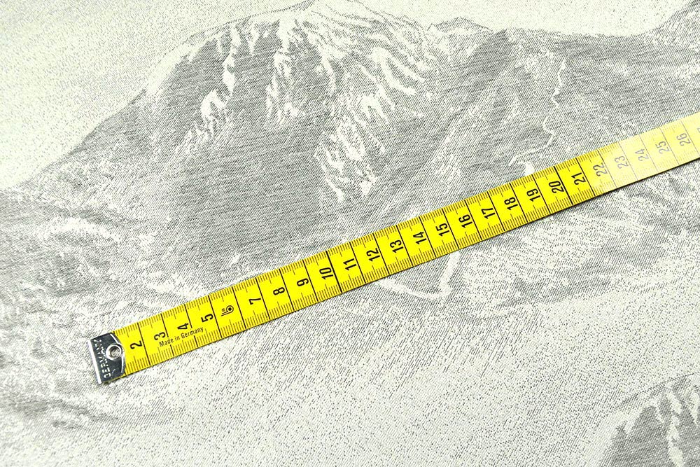 Bergluft für daheim! Dieser durchgewebte Jacquard sorgt für ein ganz besonderes Ambiente - ideal für Gardinen, Kissen etc. Ds6049 Jacquard Berge Grau S4 Übergardinen Dekostoff Jacquard - zweiseitig - Alpenblick - Grau/Creme