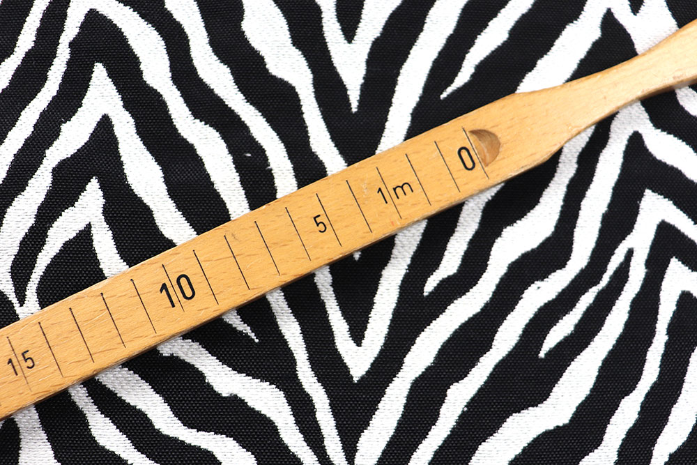Klassisches Zebramuster, aufwendig verwebt - zeitlos, robust, vielseitig einsetzbar! Ds6217 Dekostoff Zebra S4 Dekostoffe Safari Jacquard - Zebra