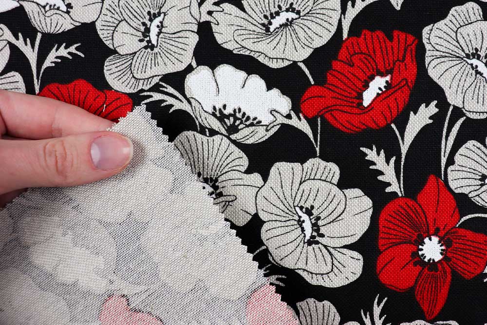 Dekostoff mit Mohnblüten auf dunklem Hintergrund – perfekt für eine elegante und doch florale Gestaltung. Ds6275 Dekostoff Mohn 01 Dekostoffe Blumen Dekostoff Leinenoptik - Mohnzauber