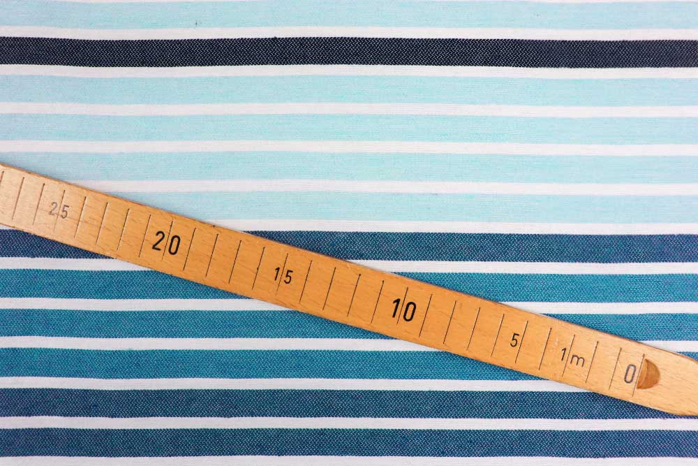 Eleganter Jacquard in harmonischen Blautönen – für stilvolle Wohnideen mit maritimer Frische! Ds6294 Dekostoffjacquard Oceanstripes Streifen - 280 cm Dekostoffe Dekostoff Jacquard - 280 cm - Ocean Stripes