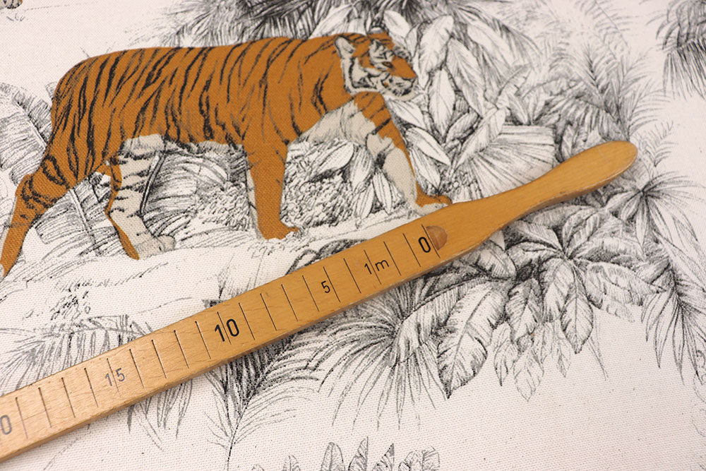 Robuster Dekostoff in Leinenoptik, der Sie mitten ins Tierreich verschlägt! Ds6351 Dekostoff Tiger S4 1 Dekostoffe NEU  Dekostoff Premium - Tiger Kingdom